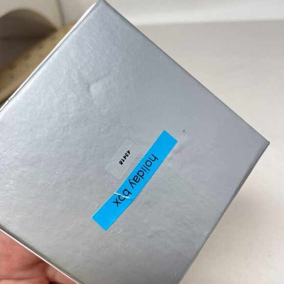 Liz Claiborne Clear Rhinestone Wreath Brooch Gold-Tone Classic Holiday Gift - Picture 8 of 8